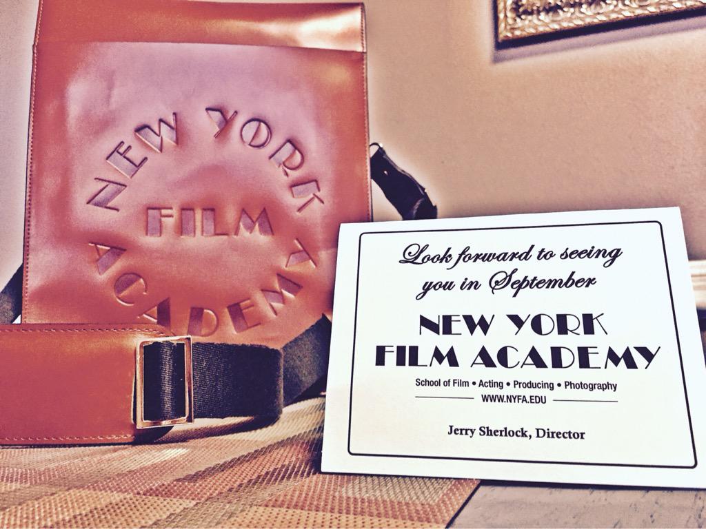 KevFlo22's tweet photo. Look what just came in the mail 😁 #NYFA #mysatchel #cantWait #laimcomingforya http://t.co/5zRzoFtfaZ