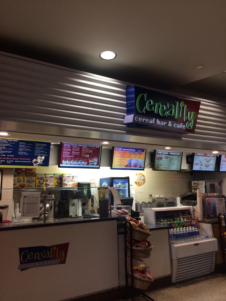 FittyPhish's tweet photo. Come thru Dalllas Airport! #cereal #cereality #captaincrunch #nomnom #breakfastanytime http://t.co/1hkomRTsU7