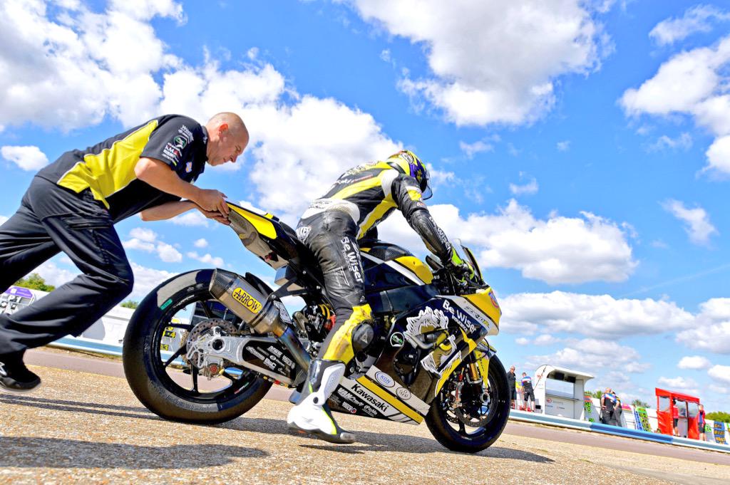 BewiserSBK's tweet photo. Setting @CWStalker9 of into the sun!! @LighTech_Racing @Renthal_Moto @arrowexhaust http://t.co/16bRNtwFGr