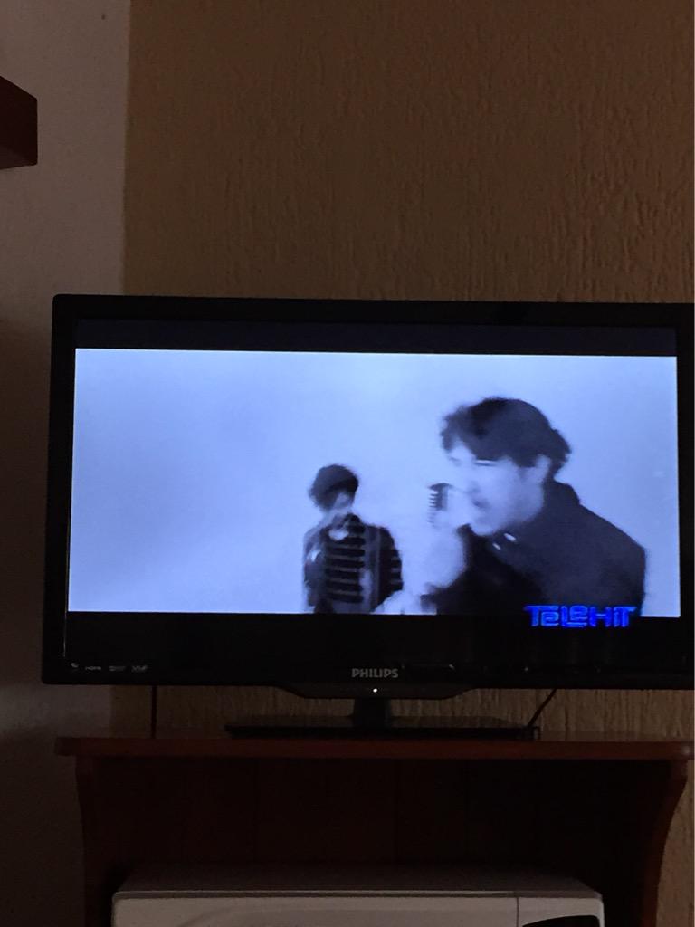zocuu's tweet photo. @aurumrock @tanoau Viendo #VerteMas en @tvtelehit http://t.co/0R8eHs0k5a