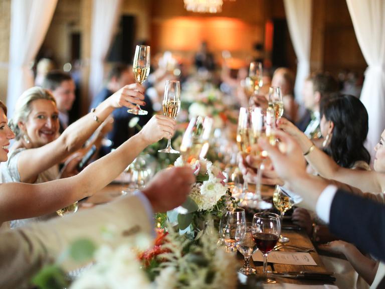 theknot's tweet photo. A yawn is the last thing you want at your wedding. Keep guests entertained with these tips: http://t.co/lmspfWSfaF http://t.co/MpWPszxXQm