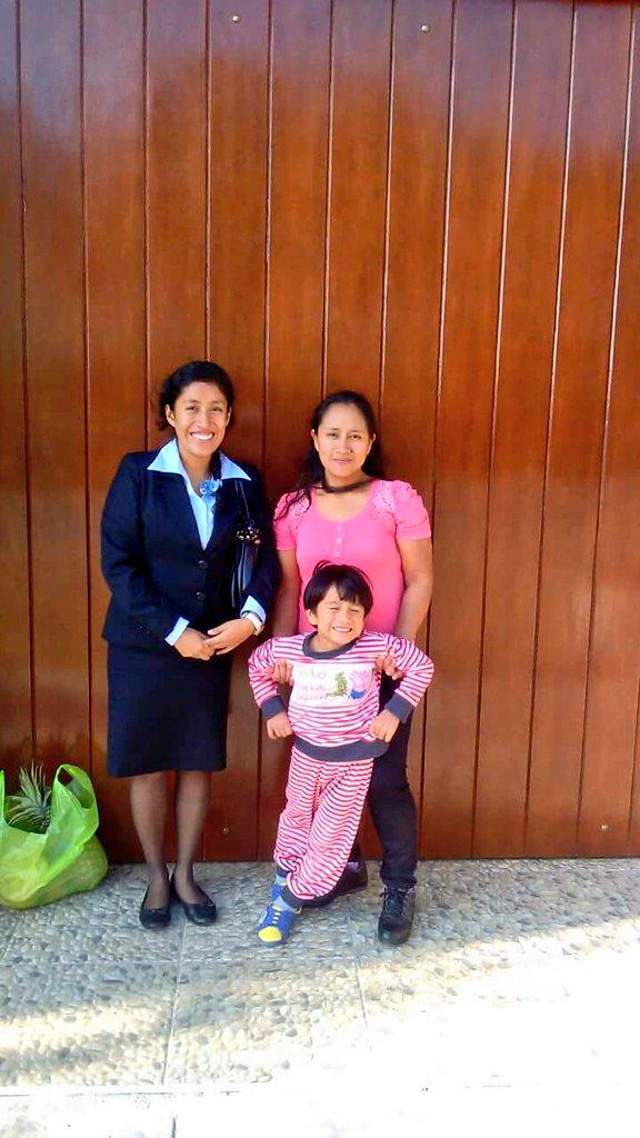 nmendigure's tweet photo. Docentes del Colegio Adventista #JSMTrujillo impactan visitando hogares de alumnos con #PVA2015 #EDUCAR http://t.co/CxND7WDFqj