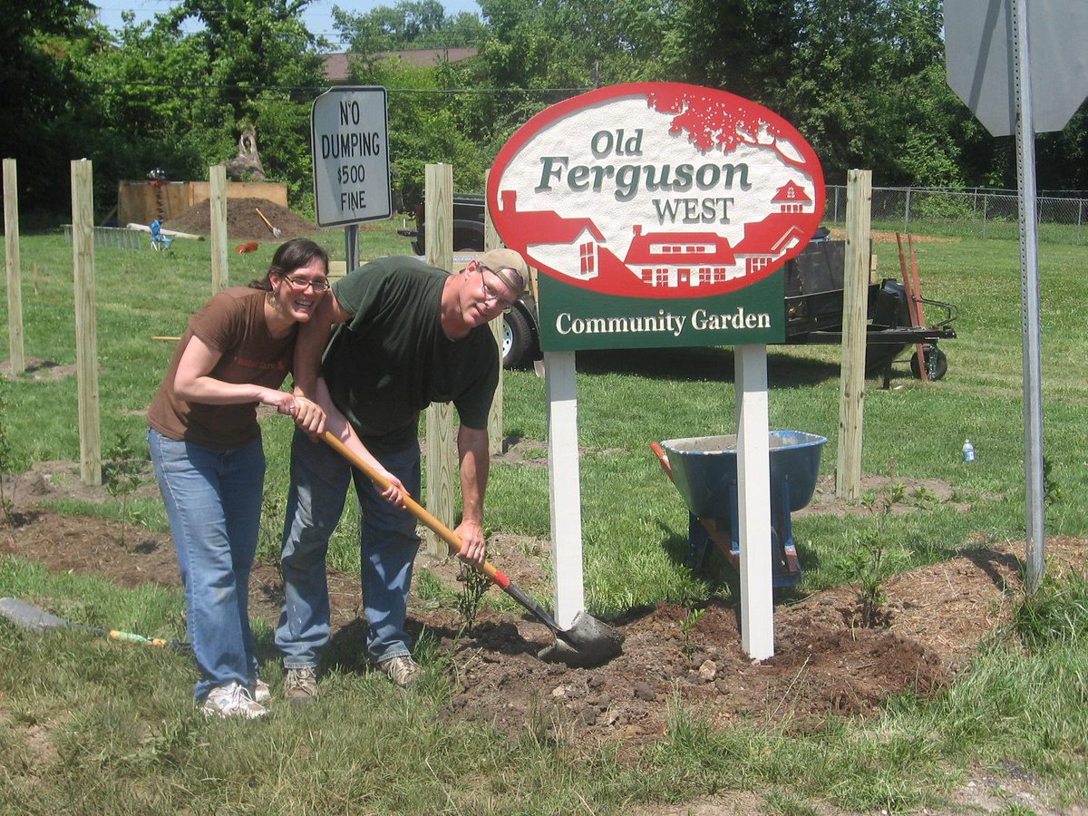hlrobinettSTEM's tweet photo. #ILookLikeAnEngineer because I am. Engineers do all kinds of things, like run a community garden with my husband! http://t.co/ko4UOrr37H