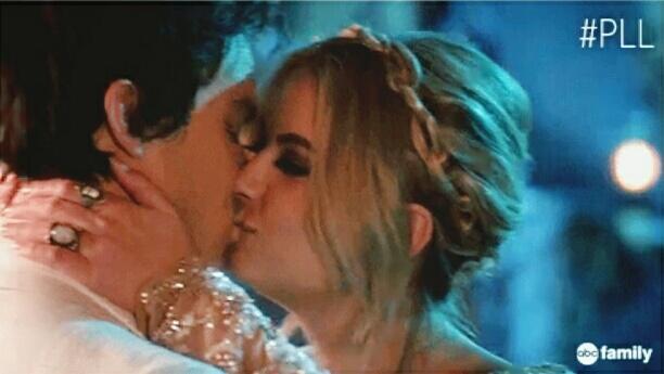 coffeepartner_'s tweet image. -Who's moving to New York?
+We are. 

#Haleb #PLL #PLLProm
CUTIES @tylerjblackburn @AshBenzo