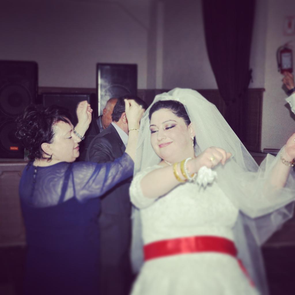 EslemSan's tweet photo. Annecim nasıl özledim seni bir bilsen ... http://t.co/CEIU7NXFJO
