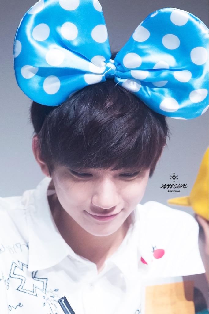 SEVENTEEN_BRA's tweet photo. [HQ] 02.08.15 Joshua no fansign em Gwangju.
Cr: XVIIsual http://t.co/POW2BPUgWR