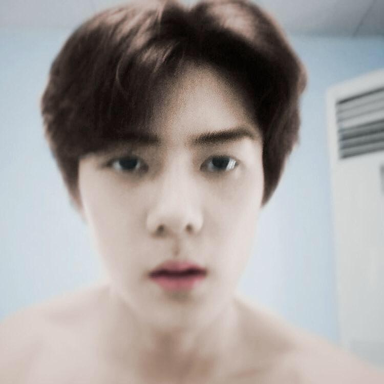 BUBBLETEAHOLIC's tweet photo. #SEHUN 😳 ดูกี่รอบก็เขิน ของขวัญครบรอบหนึ่งปีของหนูๆแอลจากเซฮุนอปป้า  #HappyEXOLDay http://t.co/vpKbqHleIx