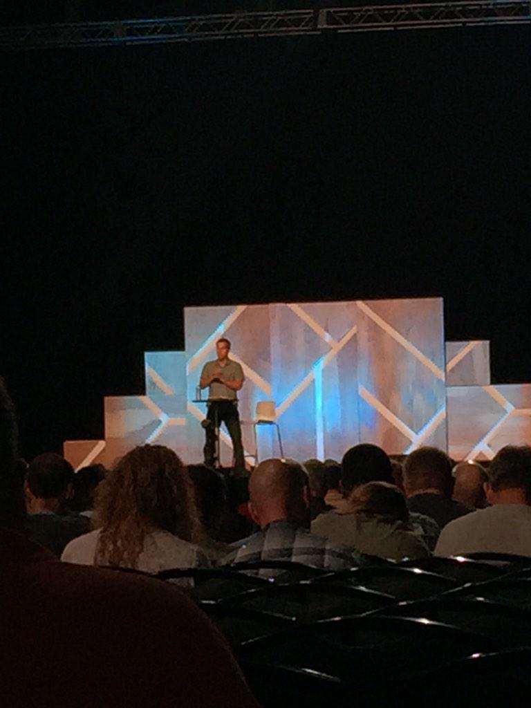 flylikeahawkins's tweet photo. @plattdavid at #send2015 http://t.co/sEerxy9M95