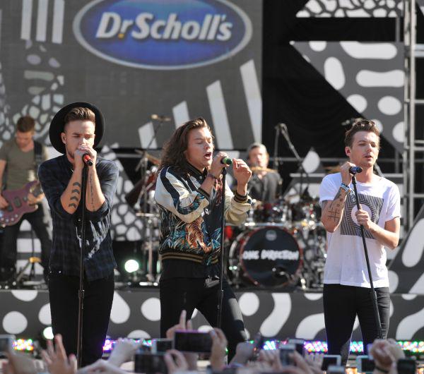 1DInsideReport's tweet image. The boys live on stage at Good Morning America (08.04.15) #1DonGMA #98-101 💞 -S