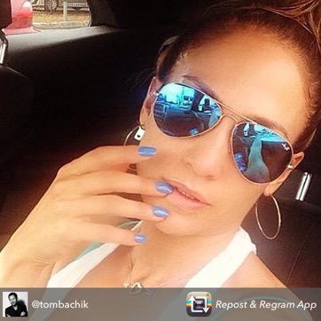 TomBachik's tweet image. It's all about the blues baby!!😍
#jlo wearing "spring showers" by @lorealparisusa #colorriche #nails by #tombachik