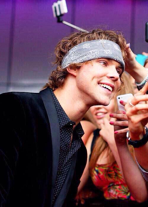 I'm Professor Irwin, I teach classes such as fitness, gym, health and sexual education. 
Mind RTing and following?