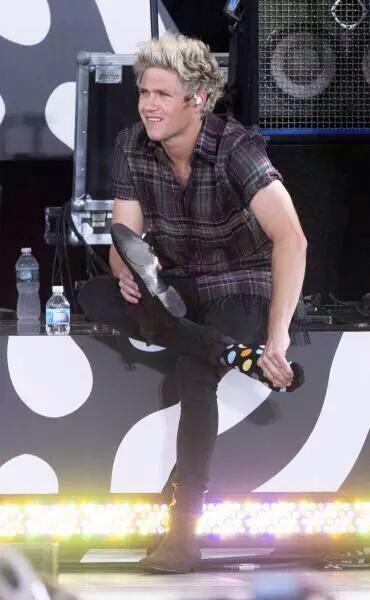 All1DFandom's tweet photo. When you remember Zayn has Perrie tattooed on his arm http://t.co/9m3ohcyyXf