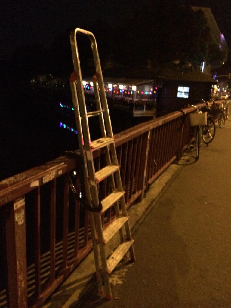 Ehhmm?! Muss ich das verstehen ? 😃😃 #kreuzberg #berlin #strange #und #seltsam