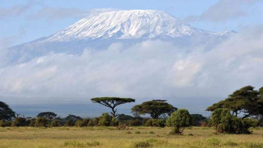 OndaCero_es's tweet photo. Seis mujeres supervivientes de cáncer subirán el Kilimanjaro @lamirilla0 http://t.co/hM0e89JiB0 http://t.co/0IMZqmQL0N