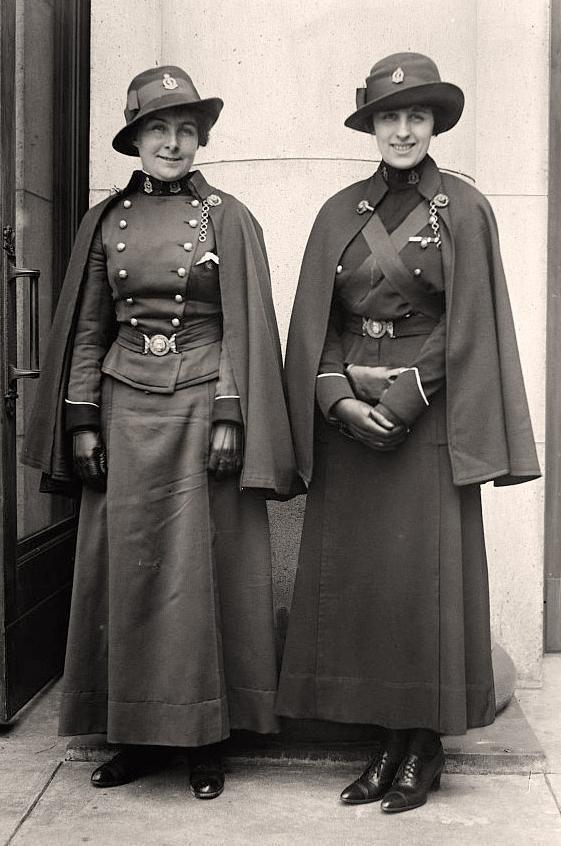 民族衣装 1918年 カナダで撮影された看護師の写真 Harris Amp Ewing Collectionの内の1枚 かつては看護師の制服にケープはつきもので地域を問わず導入されていた Http T Co Xicwsbbsql 民族衣装 1918年 カナダで撮影された看護師の写真 Harris Amp Ewing Collectionの内の1枚 かつては看護師の制服にケープはつきもので地域を問わず導入されていた Http T Co Xicwsbbsql