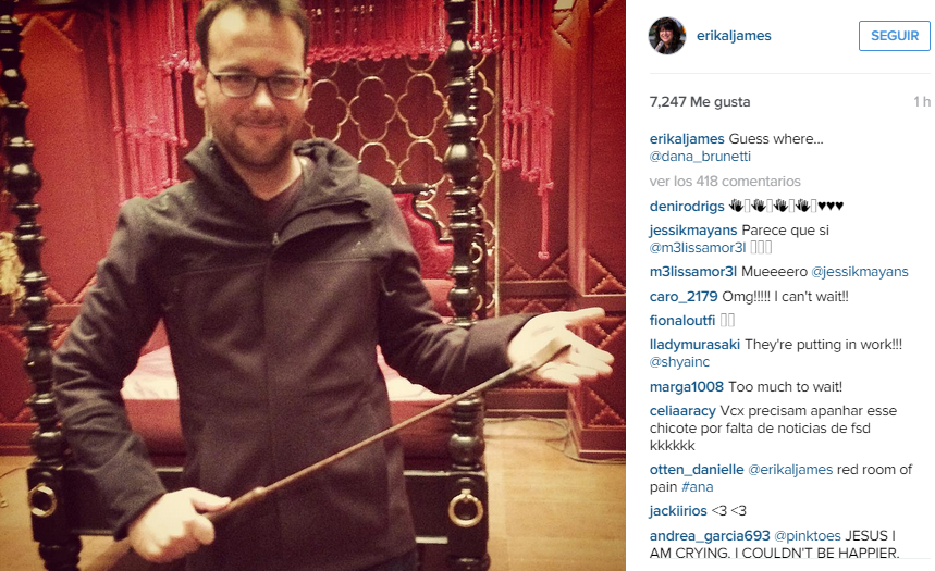 50SombrasSpain's tweet photo. Dana Brunetti pillado en el Cuarto Rojo del Dolor...¿Qué estará tramando? (Via @E_L_James en IG) http://t.co/DkND56d3Xl
