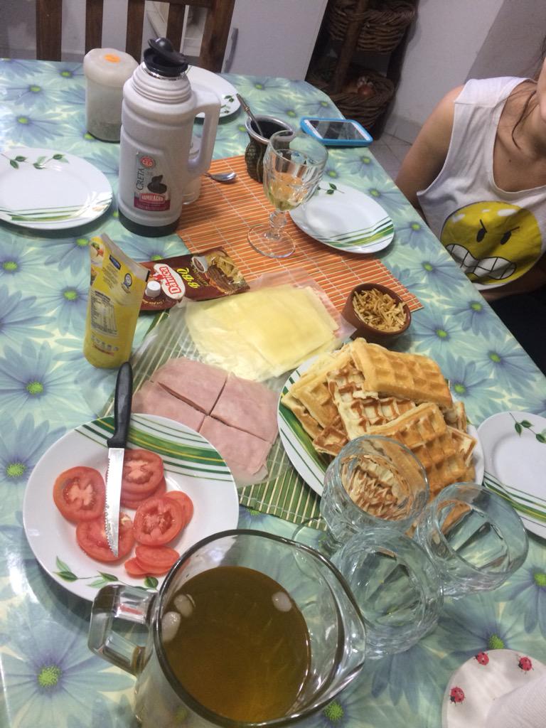 jorilina's tweet photo. Comiendo wafles @MarugallegoMg, @GabiRebolledo12 te los re perdiste!!! #wafleando http://t.co/D8xuiFpmZn