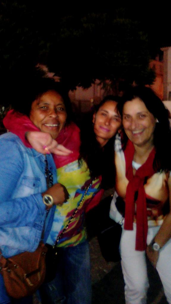 amores_fatima's tweet photo. Friends. http://t.co/SQXVbMJQSj