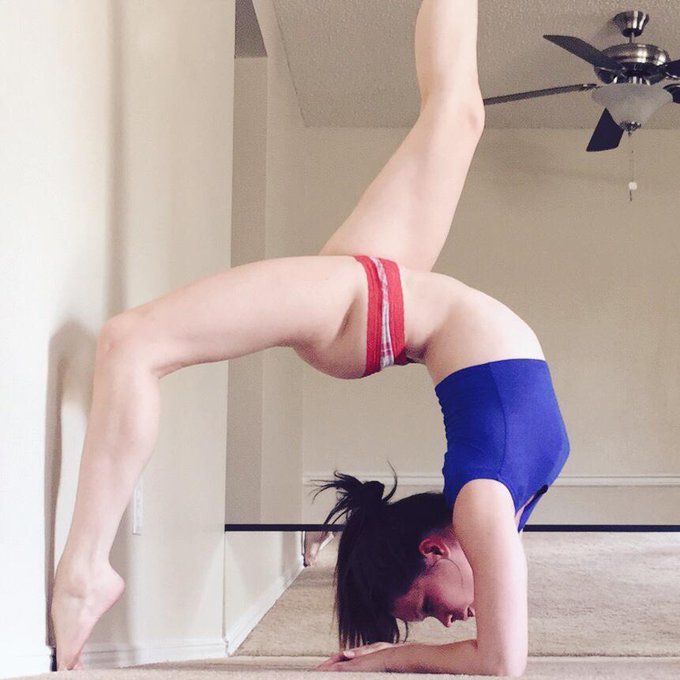 Want a challenge...try this 😇 #archthatbackchallange http://t.co/lZtqcYoFRv<a href="/tag/archthatbackchallange"class="tags">#archthatbackchallange</a>