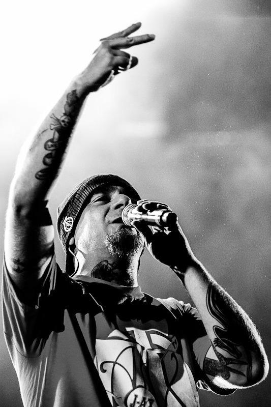Marcojuve999's tweet photo. "Invecchieremo nella pelle e non nella testa, e resteremo emo, rock, rap, punkabbestia" #auguriax @jaxofficial http://t.co/wGpwPJSay2