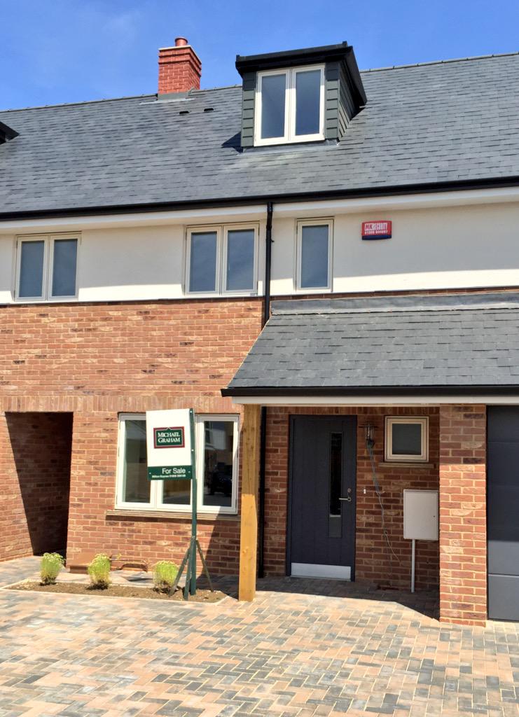resolutionhomes's tweet photo. Plot 4 now also sold at Roebuck Mews - subject to contact!! Just 5 &amp; 7 remain. Call for more info. http://t.co/gcZ87Neq7g