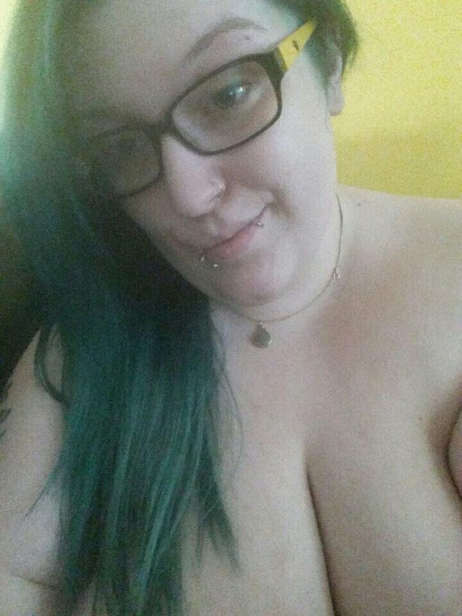 I'm green!! http://t.co/e4FZ4wucd0<a href="/tag/sinfulsunday"class="tags"><span>#sinfulsunday</span></a>