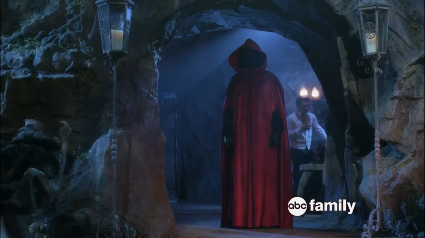 PLLBigSecrets's tweet image. Less than TWO hours to go! #PLLProm