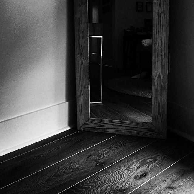 justinwiley's tweet photo. Footsies in a mirror. http://t.co/VaJk5Ibbef http://t.co/UNL5ZN0S9m