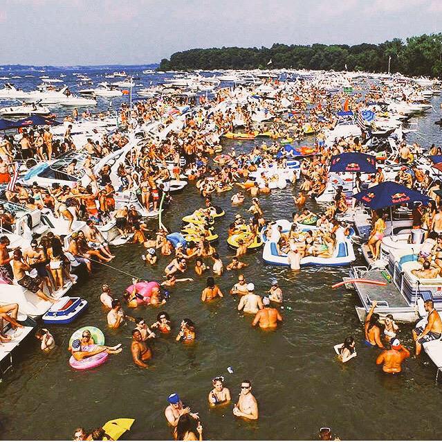 ExploringPhotos's tweet image. Big Island, Lake Minnetonka on the 4th of July 👌🏻