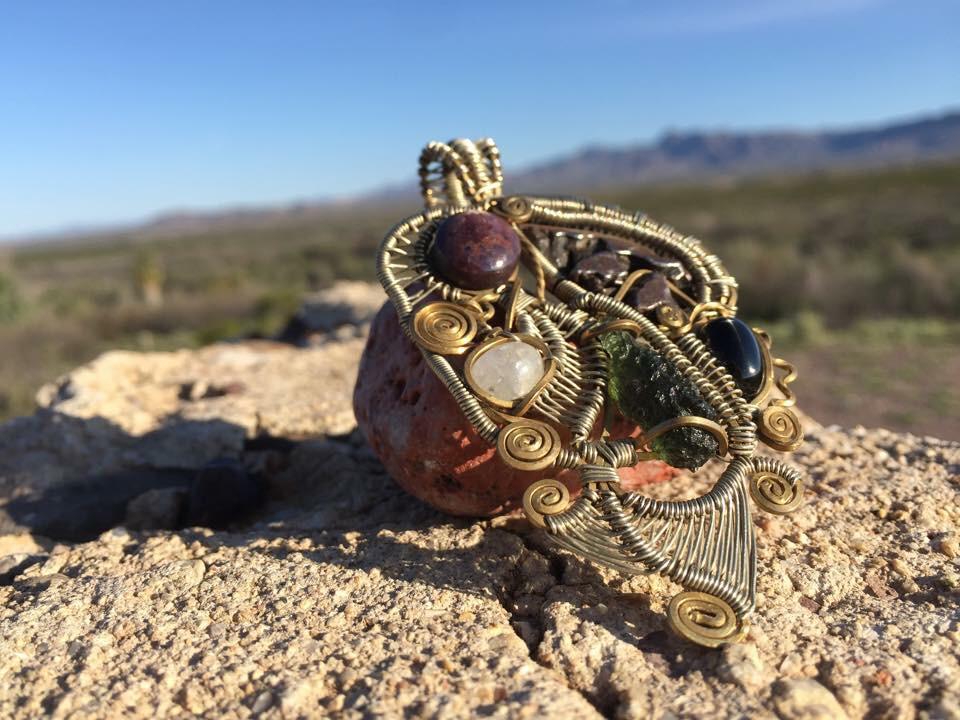 JediCollections's tweet photo. 70% OFF SALE going on right now! Get your #crystal #necklace #jewelry today! #moldavite #love

http://t.co/z4PFOxvPfo http://t.co/4nvo4TtaY5