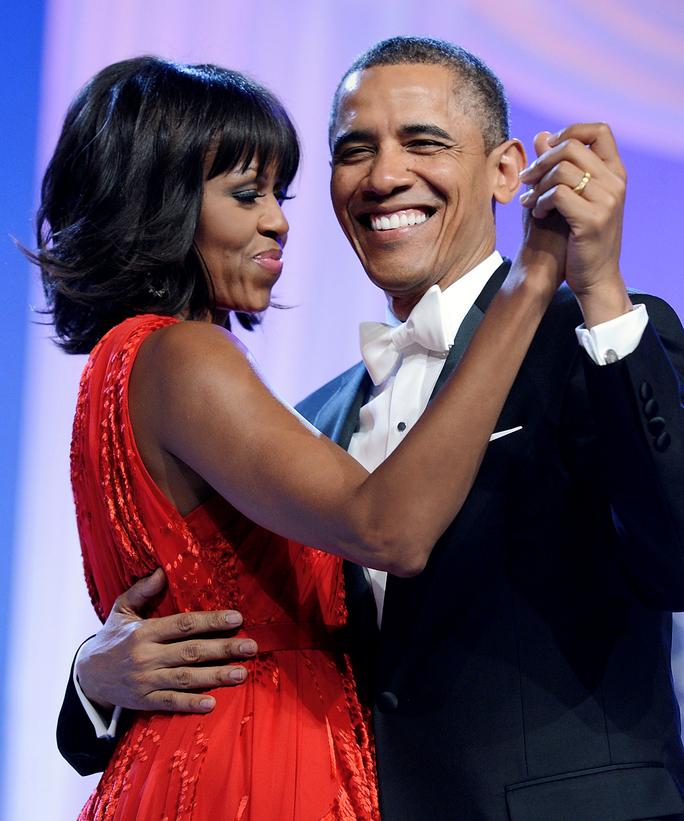 Happy birthday Mr. President! Celebrate with POTUS and MichelleObama\s sweetest moments:  
