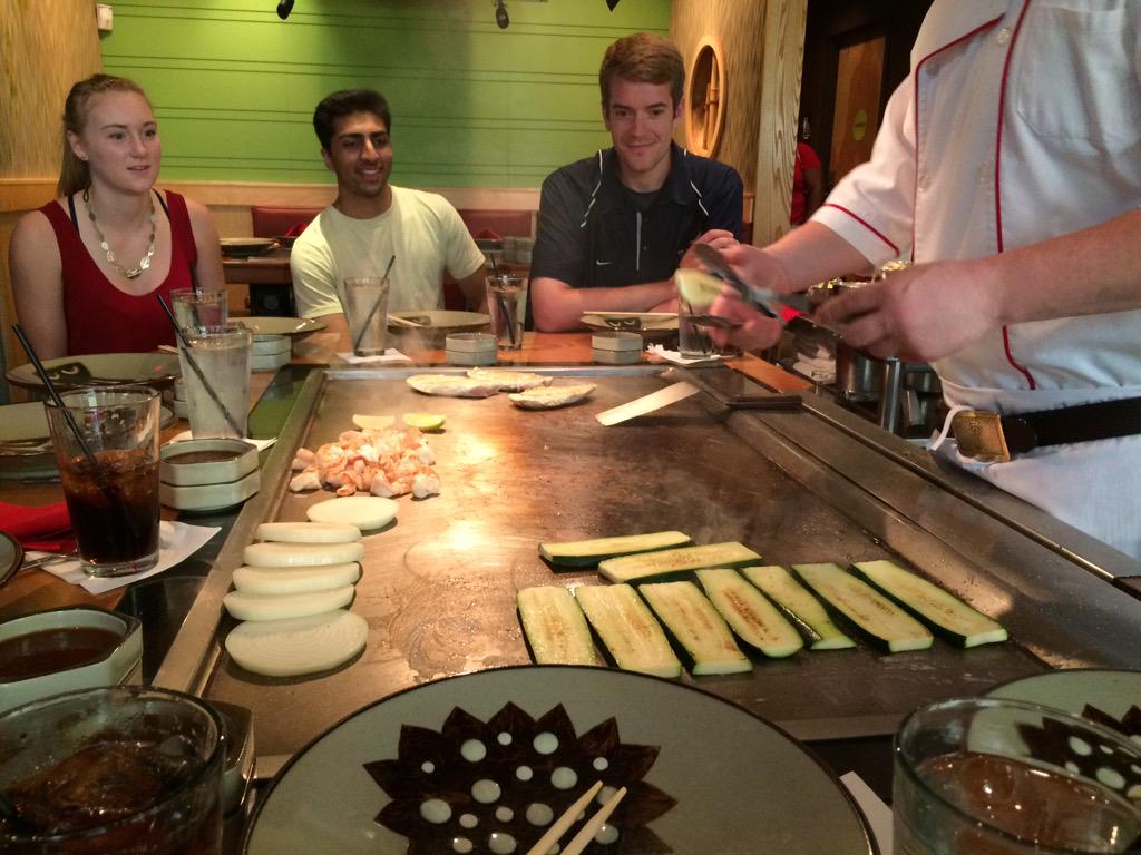 VillanovaRA's tweet photo. Great way to end our first full day of training, hibachi! #resliferhn http://t.co/KRGXbx8Ny3