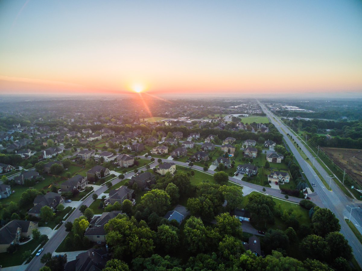 nimbusmediakc's tweet image. Successful real estate relies on great photography. We create irresistible content that will help generate leads.