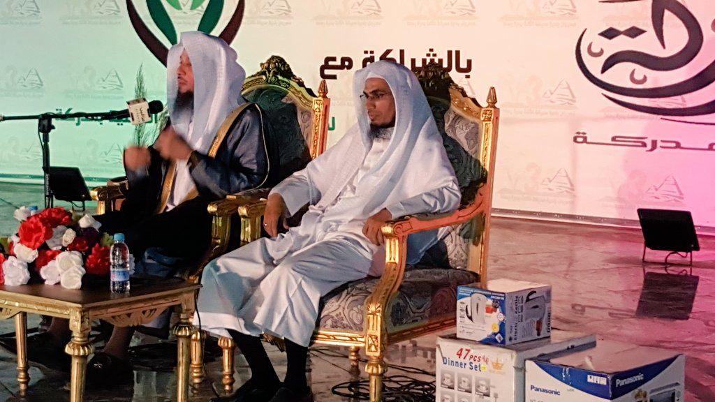 Altnmiah_M's tweet photo. أثناء محاضرة فضيلة الشيخ / سعد بن عتيق العتيق 

وهي بعنوان (البيت السعيد) http://t.co/ClidcLeSxR