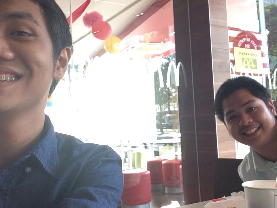 KyahHypebeast's tweet photo. Waiting with sec gen. #bgcbound @marlodimacs http://t.co/Cp1aCleK3J
