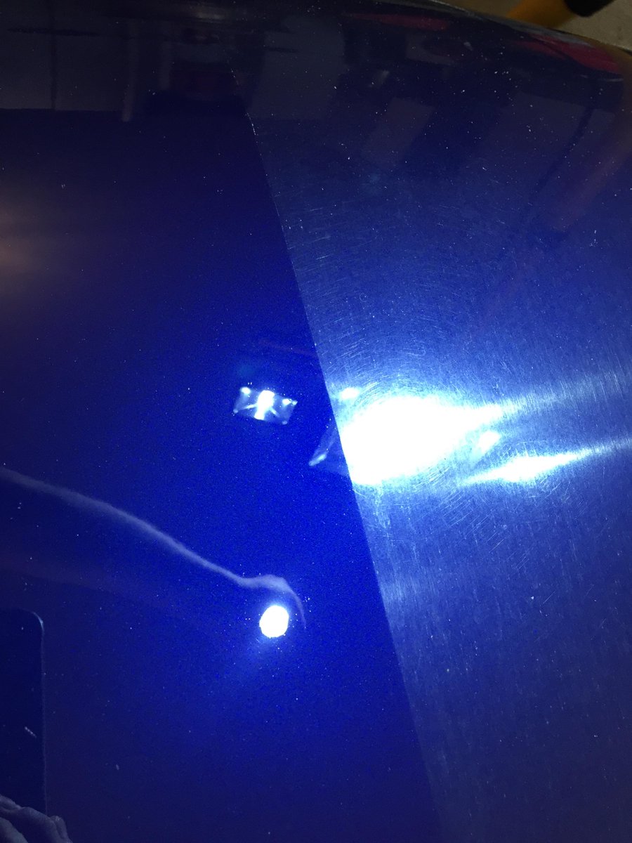 Polissage 50/50 sur un capot...ravagé !