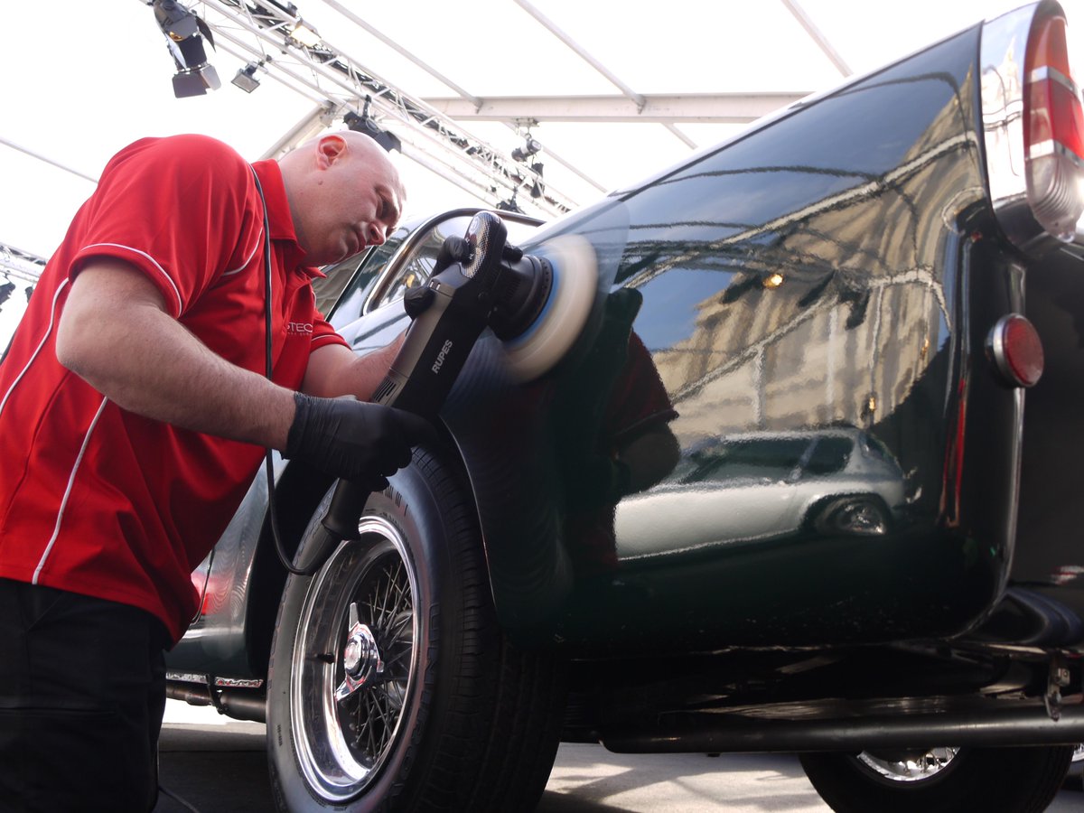 Ferrari 250 GT !! suppression des défauts de peinture...