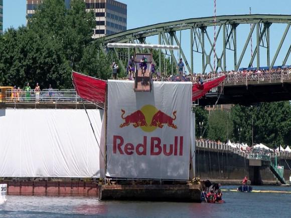 FlyingWinos's tweet photo. @ELexplore Winning flight was 84 feet, we flew 45! So.much.fun. #redbullPDX #Flugtag http://t.co/ddNyArCijg