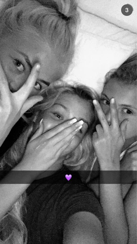 Er þetta pós eitthvað "in" hjá stelpum núna ?