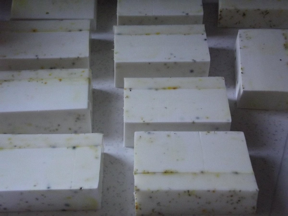 KitchenWitch6's tweet photo. Green Tea - Lemongrass in a goat's milk/shea butter base. Wonderfully luxurious and great for cuts and sores. http://t.co/Wth1XfQM5u