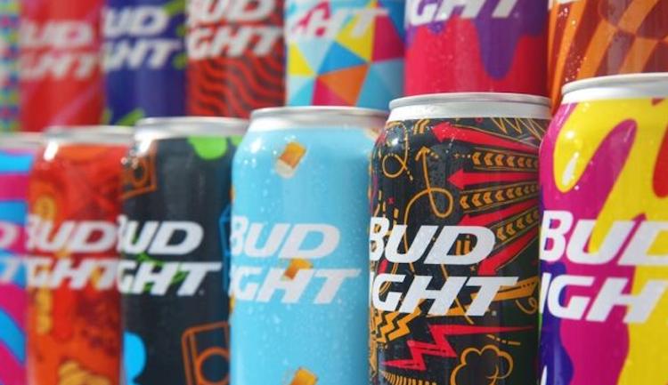 RankersMid's tweet photo. BudLight se prepara para el "Mad Decent Block Party" con unos diseños increíbles en sus latas. 👏🏼🍻🔝 http://t.co/MvYcxtPzQS