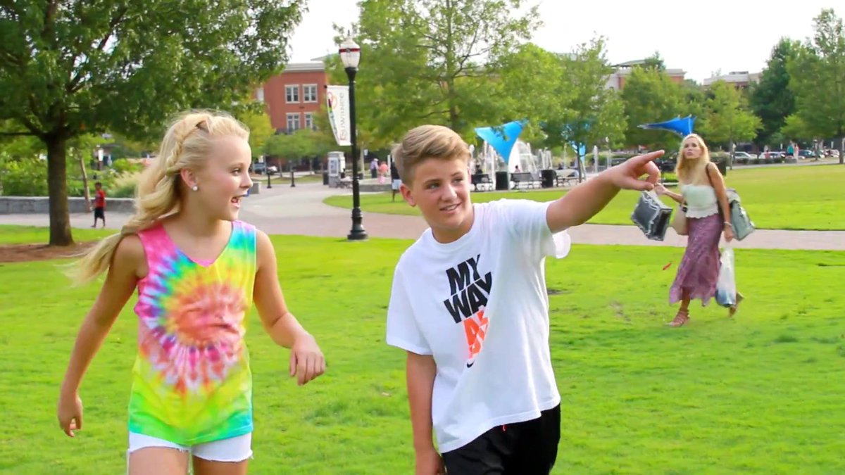MattyBRapsMBR's tweet photo. @MattyBRaps &amp; @itsjojosiwa 
GREAT MUSIC VIDEO
#RightNowImMissingYou HERE: https://t.co/j64uZ1NHUH http://t.co/F3samgwS1i