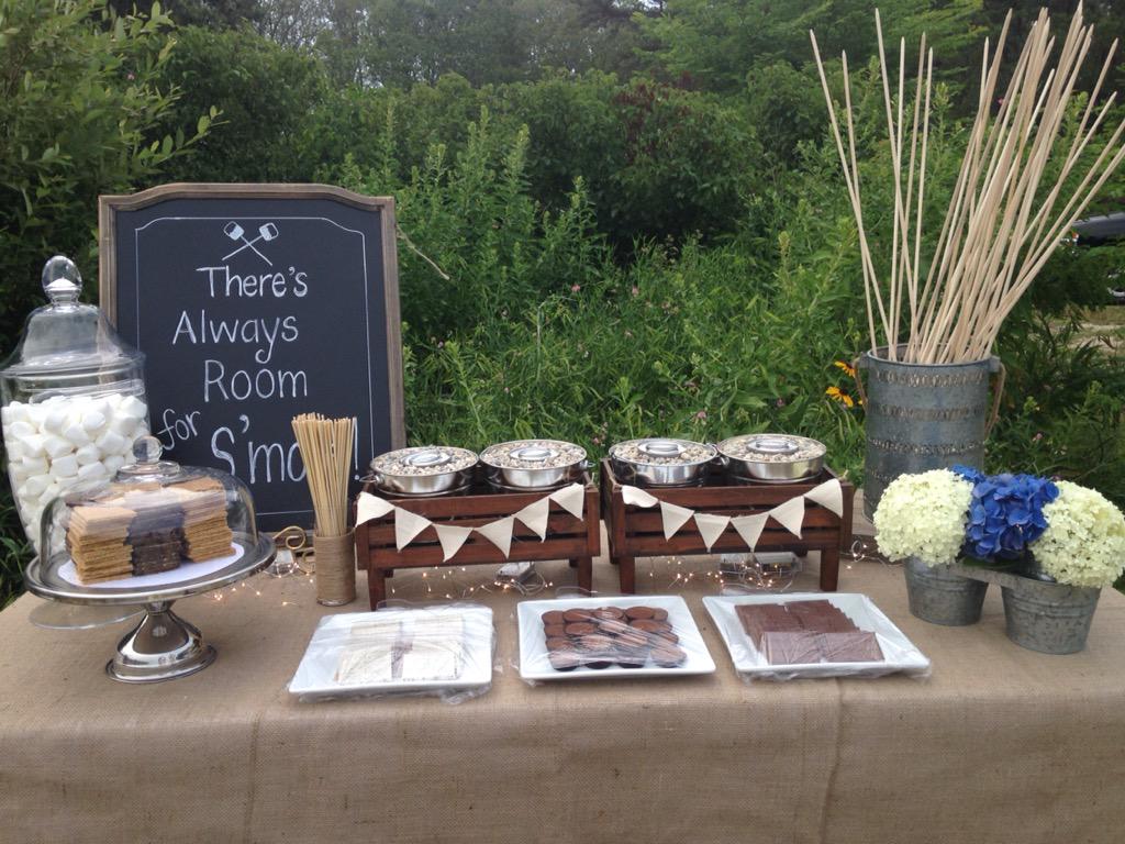 PerfectTable1's tweet image. The "perfect" bonfire treat!#smoresbuffet#hardtohavejustone#perfecttable