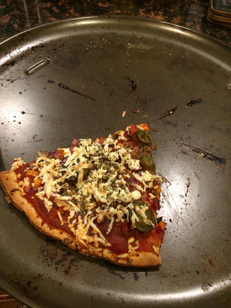 What is left of my first time try of Mediterranean #pizza with #daughter .. Yummy!!! #PizzaLover #cooking #funwithkid