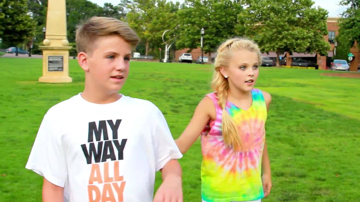 MattyBRapsMBR's tweet photo. MY FAV SCREENSHOTS FROM 
@MattyBRaps &amp; @itsjojosiwa 
MUSIC VIDEO
#RightNowImMissingYou HERE: https://t.co/j64uZ1NHUH http://t.co/QOMLyUfZu2