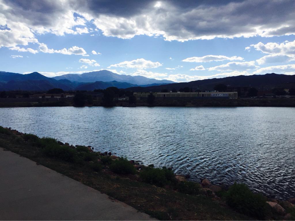 theycallmemoser's tweet photo. Views from my bike ride today 💚🌄#colorfulcolorado #stressrelief http://t.co/3UlZGkOvIf
