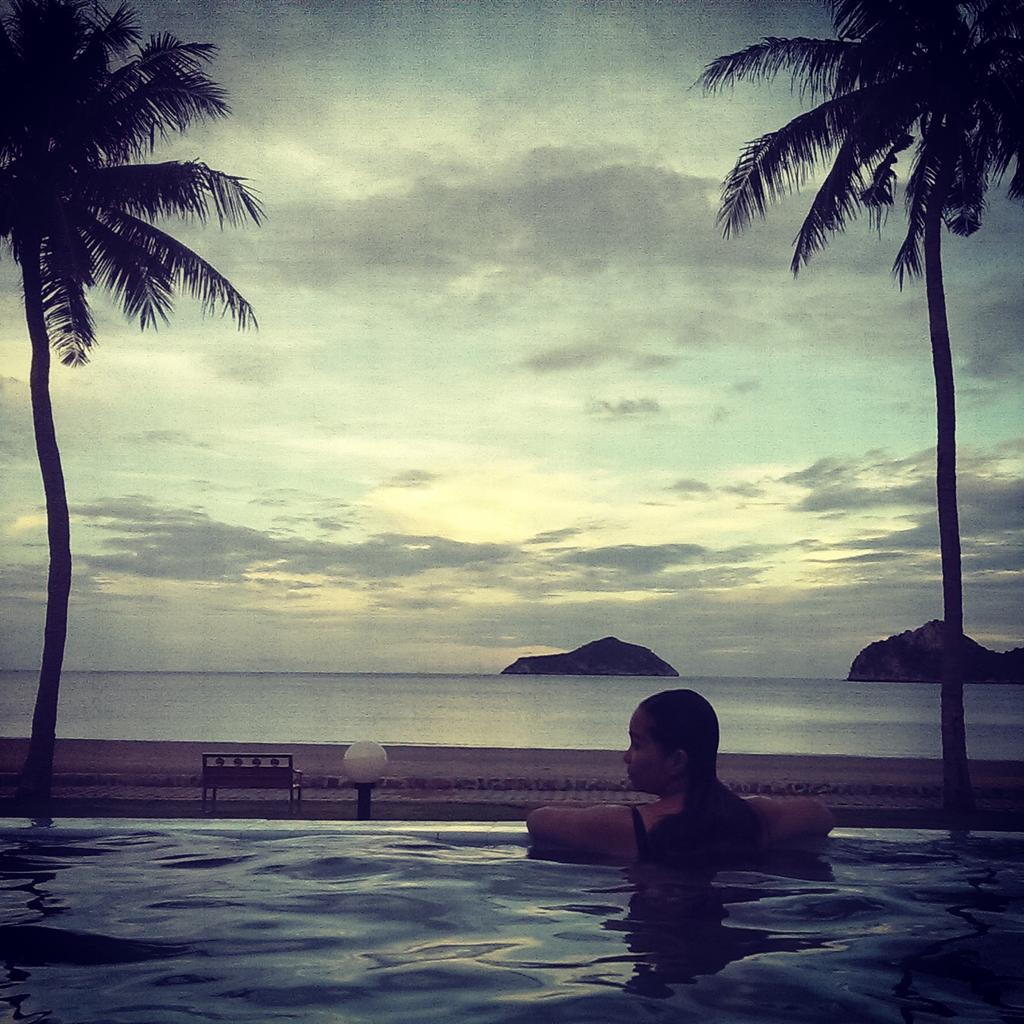andreafideliz's tweet photo. More than sunset! #beachlover #amazingThailand #exploreThailand #AoManaobay http://t.co/2WoWeEloEO