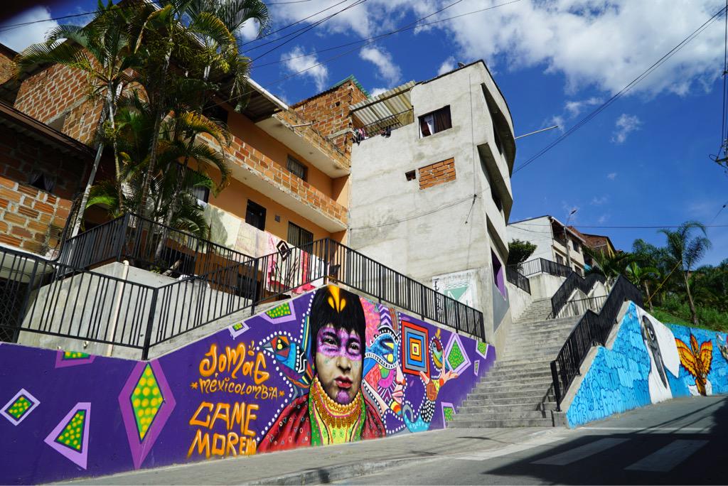AnaKrisPa's tweet photo. Aquí tenéis algunas fotos de nuestra experiencia en el Graffitour de CasaKolacho en #Medellín Jeihhco #MeetTheWorld http://t.co/iWu8HGZyYG