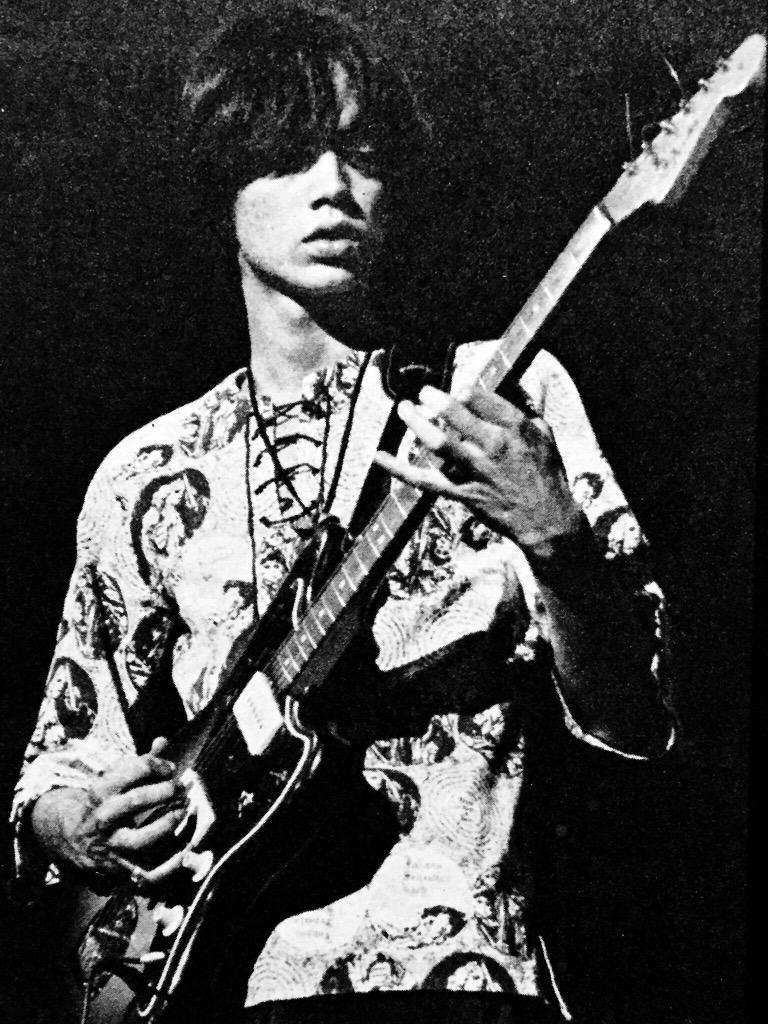 تويتر 昭和元禄 アングラポップ على تويتر 1970年 ファッション モデルしてるルイズルイス加部氏 フードブレインの頃かな ギター弾いてる写真は1969年 ザ ゴールデン カップスの時 Http T Co V6lovbdlcw