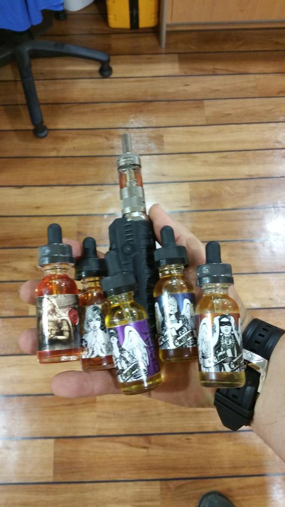 MaskeyVictor's tweet photo. @suicidebunny_ I feel ya come get some... love ssb #cloudcompany #kingscrown #suicidebunny http://t.co/57YCiGeSNa